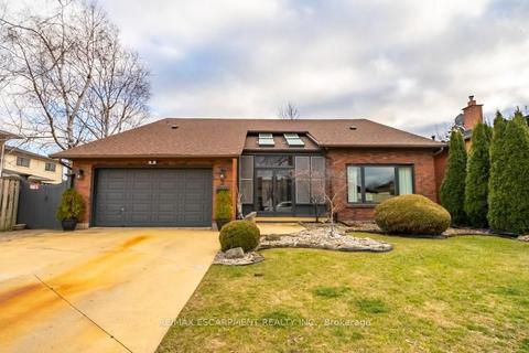 3 Sugarplum Crt, House detached with 4 bedrooms, 3 bathrooms and 6 parking in Hamilton ON | Card Image