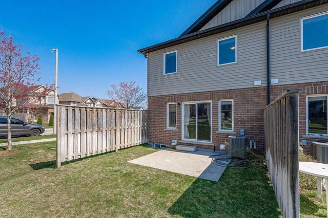 80 Arlington Cres, Townhouse with 3 bedrooms, 3 bathrooms and 2 parking in Guelph ON | Image 13