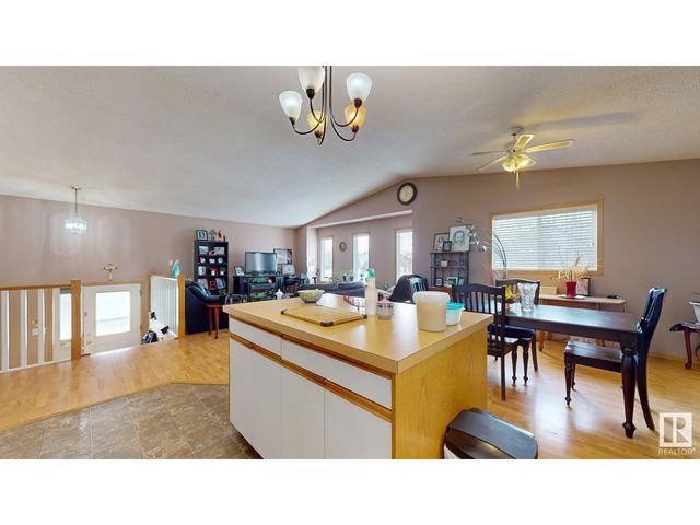 4705 47 St, House detached with 8 bedrooms, 3 bathrooms and 6 parking in Legal AB | Image 11