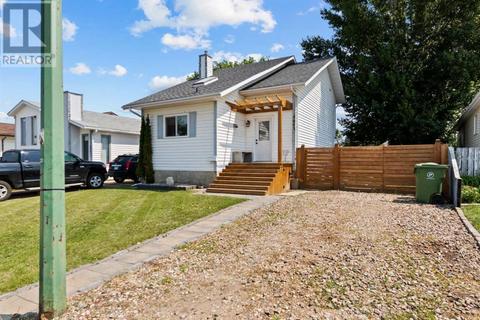 3005 45a Avenue, House detached with 3 bedrooms, 2 bathrooms and 2 parking in Lloydminster (Part) SK | Card Image