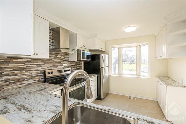 e - 61 Woodfield Drive, Townhouse with 3 bedrooms, 2 bathrooms and 1 parking in Ottawa ON | Image 9