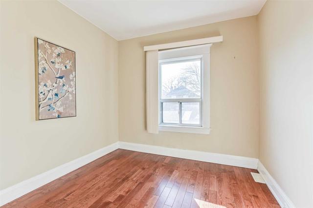 137 Essex St, House semidetached with 4 bedrooms, 2 bathrooms and 2 parking in Toronto ON | Image 7