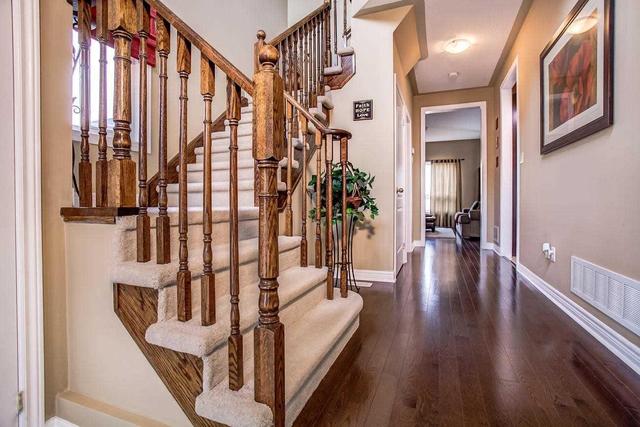 63 Beckett Cres, House detached with 3 bedrooms, 3 bathrooms and 4 parking in Clarington ON | Image 3