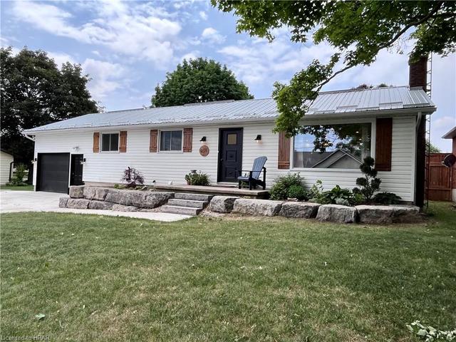 255 Hamilton Street, House detached with 4 bedrooms, 2 bathrooms and null parking in North Huron ON | Image 1