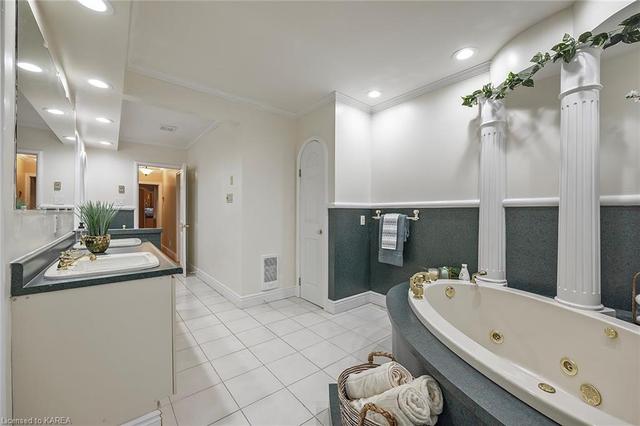 92 Brentwood Crescent, House detached with 3 bedrooms, 3 bathrooms and null parking in Kingston ON | Image 13