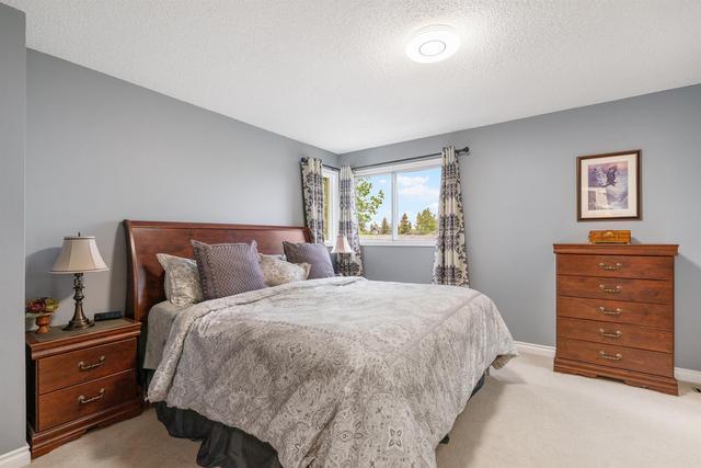 27 Woodford Crescent Sw, House detached with 5 bedrooms, 4 bathrooms and 2 parking in Calgary AB | Image 27
