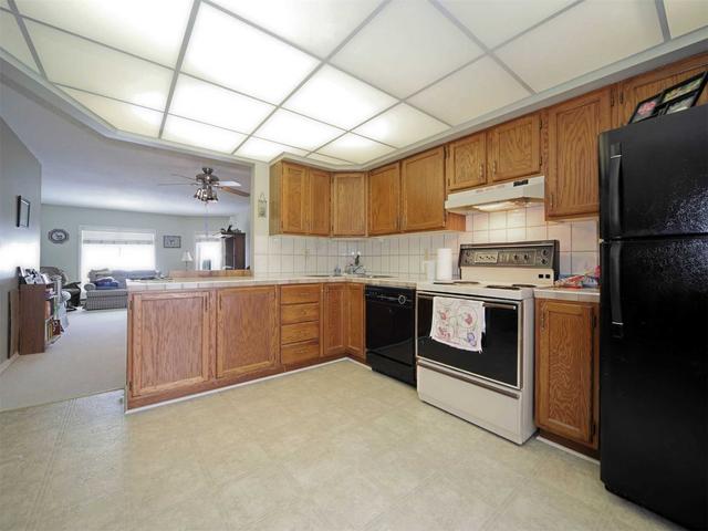 53 Helen St, House detached with 2 bedrooms, 3 bathrooms and 6 parking in Kawartha Lakes ON | Image 9