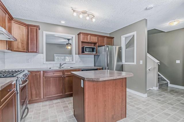 80 Crystal Shores Cove, Home with 3 bedrooms, 2 bathrooms and 2 parking in Calgary AB | Image 4