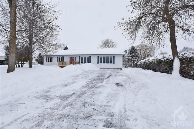 2921 Danbury Way, House detached with 3 bedrooms, 2 bathrooms and 7 parking in Ottawa ON | Image 1