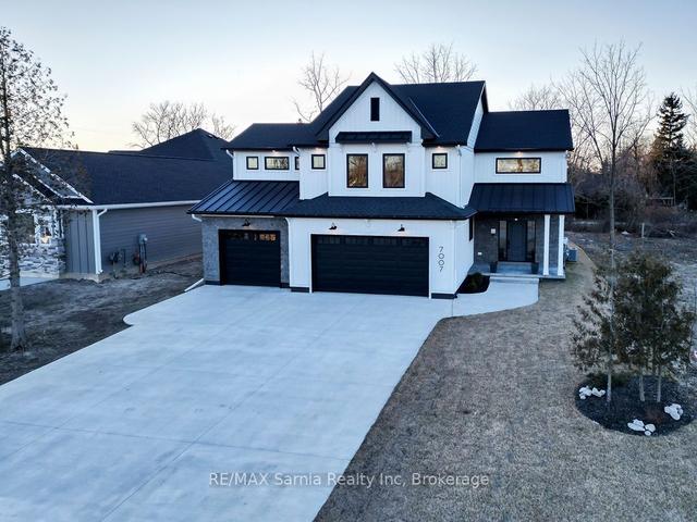 7007 Blue Coast Hts, House detached with 4 bedrooms, 4 bathrooms and 9 parking in Plympton Wyoming ON | Image 28