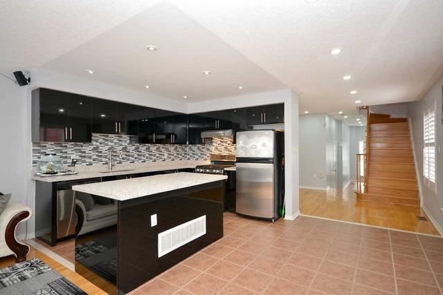 3145 Bentley Dr, House semidetached with 4 bedrooms, 4 bathrooms and 2 parking in Mississauga ON | Image 6