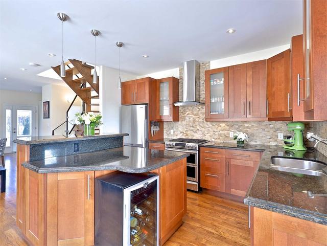91 Simpson Ave, House detached with 2 bedrooms, 3 bathrooms and 2 parking in Toronto ON | Image 5