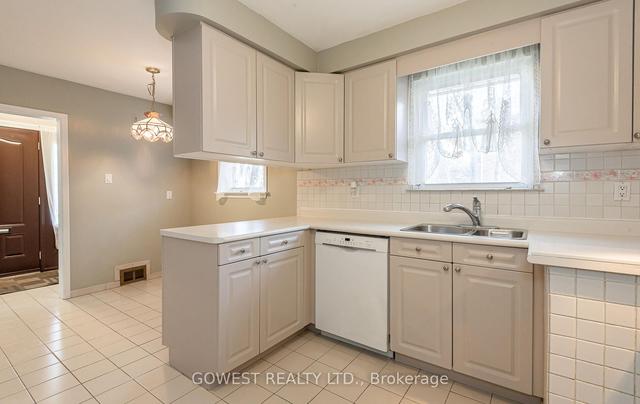106 Wellesworth Dr, House detached with 3 bedrooms, 2 bathrooms and 3 parking in Toronto ON | Image 3
