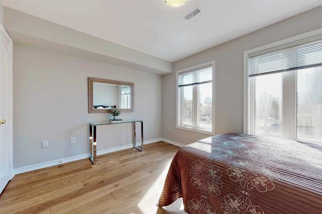 71 b Finch Ave W, House attached with 3 bedrooms, 3 bathrooms and 2 parking in Toronto ON | Image 40