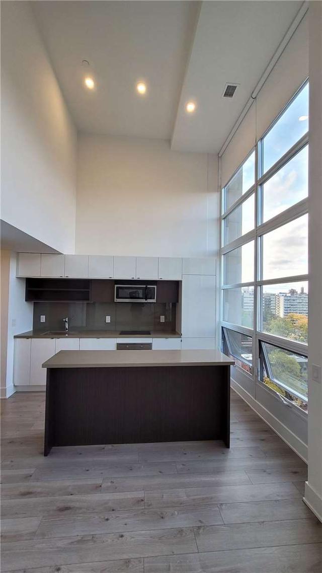 906 - 111 St Clair Ave W, Condo with 2 bedrooms, 2 bathrooms and 1 parking in Toronto ON | Image 8