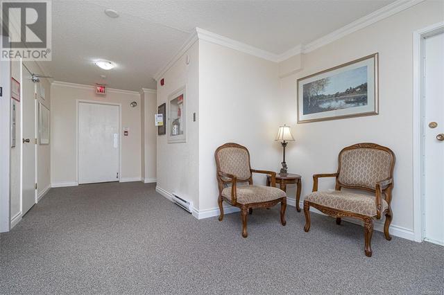 202 - 2340 Oak Bay Ave, Condo with 3 bedrooms, 2 bathrooms and 1 parking in Oak Bay BC | Image 23