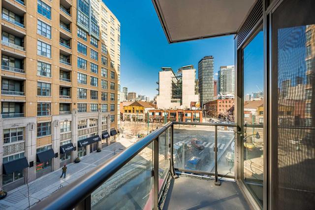 303 - 435 Richmond St W, Condo with 2 bedrooms, 2 bathrooms and 0 parking in Toronto ON | Image 9
