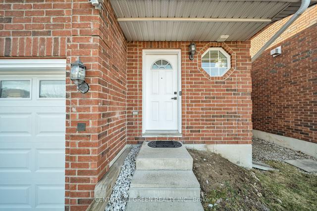 33 Fenchurch Manr S, House detached with 3 bedrooms, 3 bathrooms and 6 parking in Barrie ON | Image 22