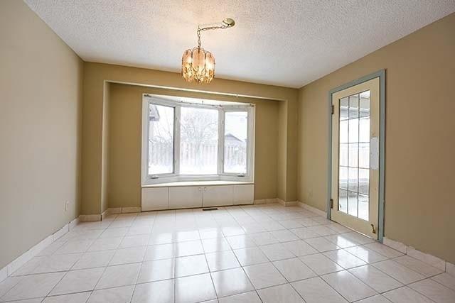 25 Mackay St, House detached with 4 bedrooms, 3 bathrooms and 4 parking in Brampton ON | Image 5