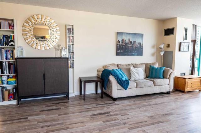 1114 - 550 Webb Dr, Condo with 2 bedrooms, 1 bathrooms and 2 parking in Mississauga ON | Image 3