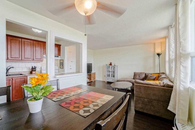 807 - 15 Nicklaus Dr, Condo with 2 bedrooms, 1 bathrooms and 1 parking in Hamilton ON | Image 4