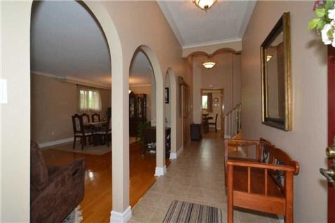 23 Starcross Crt, House detached with 3 bedrooms, 3 bathrooms and 4 parking in Toronto ON | Image 3