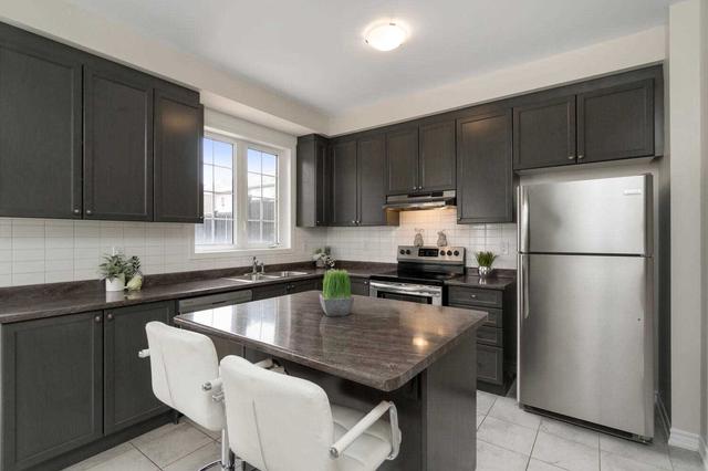 unit#1 - 501 Buckeye Crt, House attached with 4 bedrooms, 4 bathrooms and 2 parking in Milton ON | Image 3