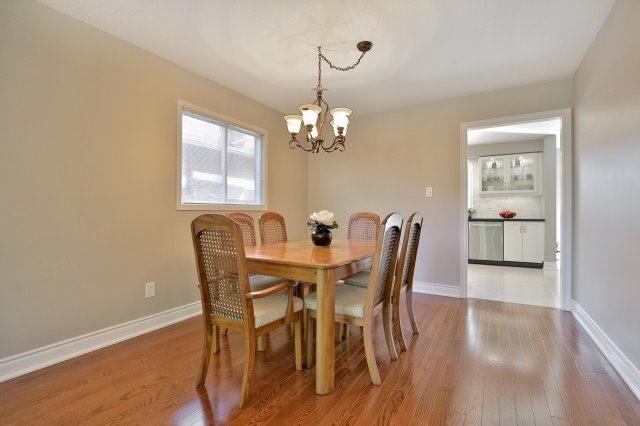 104 Triller Pl, House detached with 3 bedrooms, 3 bathrooms and 4 parking in Oakville ON | Image 3