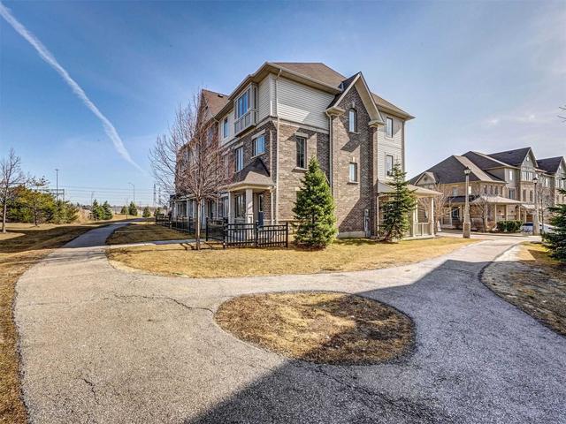 102 Cedar Lake Cres, Townhouse with 3 bedrooms, 4 bathrooms and 2 parking in Brampton ON | Image 32