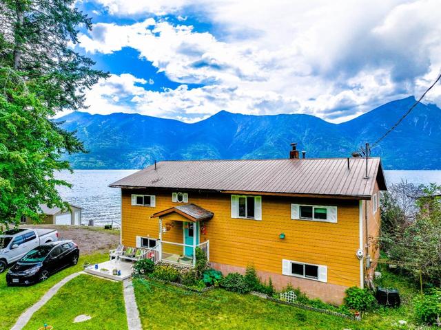 12337 Highway 3a, House detached with 4 bedrooms, 3 bathrooms and null parking in Central Kootenay A BC | Image 3