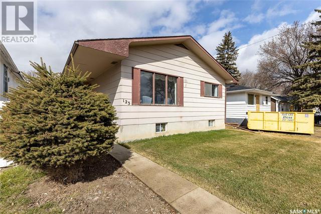 123 M Avenue S, House detached with 4 bedrooms, 2 bathrooms and null parking in Saskatoon SK | Image 45