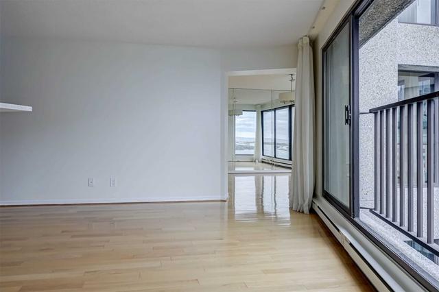 3506 - 65 Harbour Sq, Condo with 2 bedrooms, 2 bathrooms and 1 parking in Toronto ON | Image 7