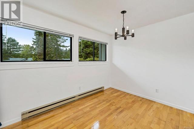 542 Carnation Pl, Condo with 2 bedrooms, 1 bathrooms and 1 parking in Saanich BC | Image 8