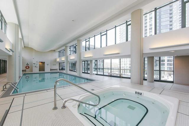 2702 - 215 Fort York Blvd, Condo with 2 bedrooms, 2 bathrooms and 1 parking in Toronto ON | Image 7
