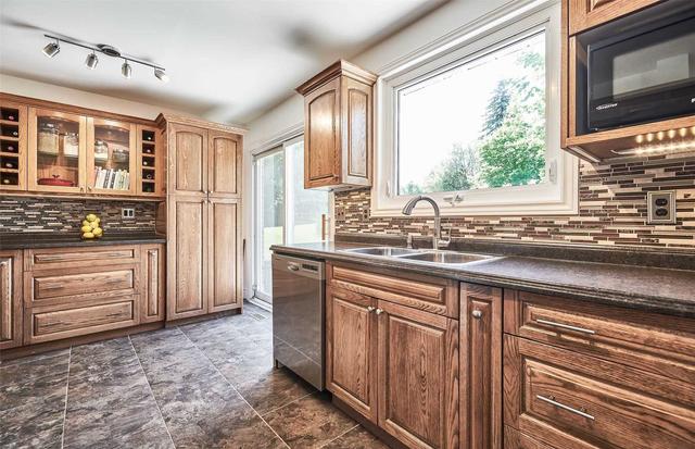 12 Robinglade Ave, House detached with 3 bedrooms, 2 bathrooms and 8 parking in Kawartha Lakes ON | Image 9