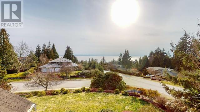 1500 Vernon Drive, House detached with 3 bedrooms, 3 bathrooms and 7 parking in Sunshine Coast E BC | Image 3