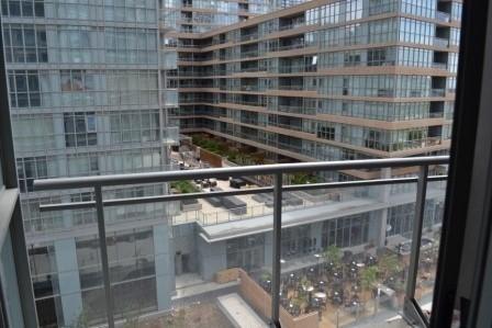728 - 21 Iceboat Terr, Condo with 1 bedrooms, 1 bathrooms and 0 parking in Toronto ON | Image 3