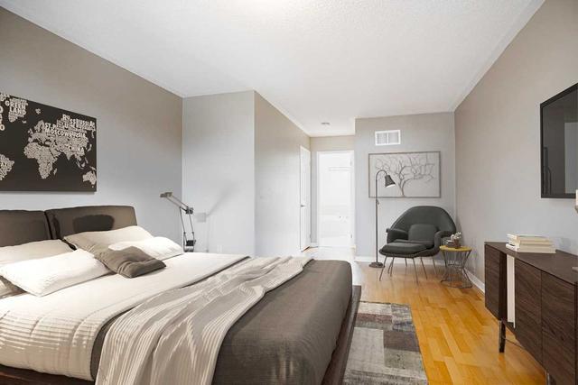 100 - 117a The Queensway, Townhouse with 3 bedrooms, 2 bathrooms and 1 parking in Toronto ON | Image 6