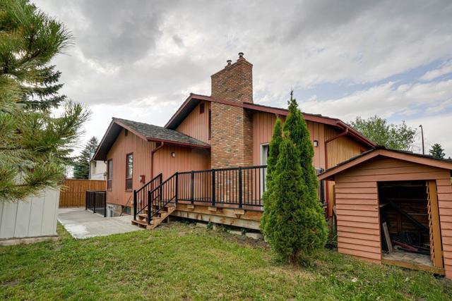 12 Castlefall Grove Ne, House detached with 6 bedrooms, 4 bathrooms and 4 parking in Calgary AB | Image 3