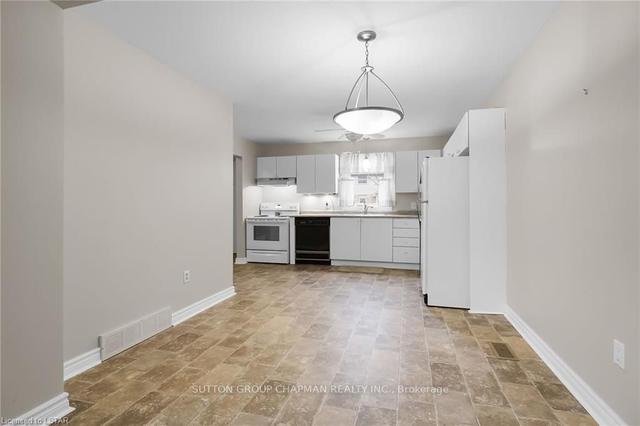 39 - 217 Martinet Ave, Townhouse with 3 bedrooms, 2 bathrooms and 1 parking in London ON | Image 4