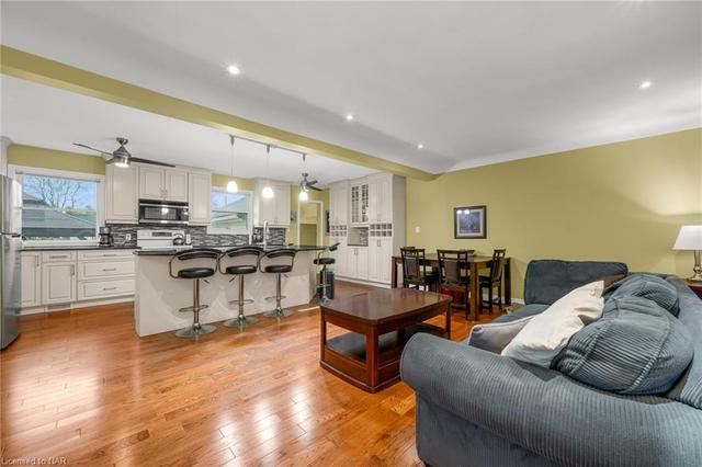 25 Overholt Street, House detached with 5 bedrooms, 2 bathrooms and 3 parking in St. Catharines ON | Image 34