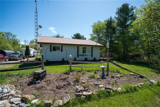2444 Henderson Road, House detached with 3 bedrooms, 1 bathrooms and 6 parking in Central Frontenac ON | Image 1