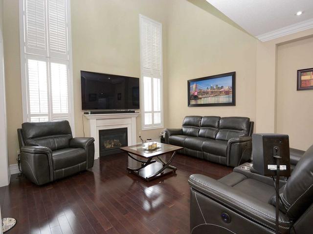 112 Stoneylake Ave, House detached with 3 bedrooms, 4 bathrooms and 6 parking in Brampton ON | Image 3