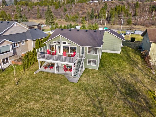 755 Waterloo Road, House detached with 4 bedrooms, 3 bathrooms and null parking in Central Kootenay J BC | Image 6
