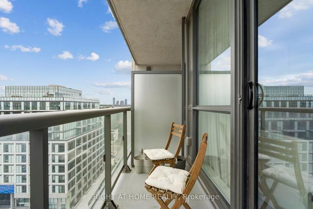 1007 - 15 Zorra St, Condo with 2 bedrooms, 2 bathrooms and 1 parking in Toronto ON | Image 4