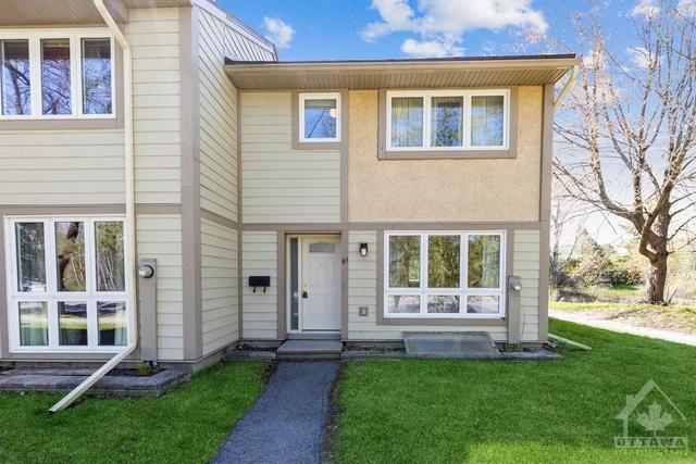 81 Peary Way, Townhouse with 3 bedrooms, 2 bathrooms and 1 parking in Ottawa ON | Image 1