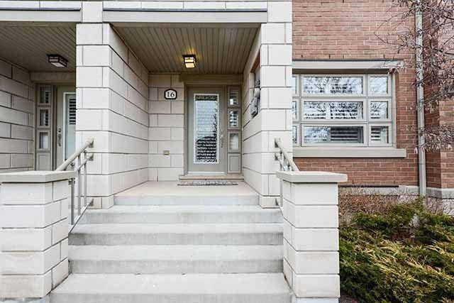 16 - 2460 Prince Michael Dr, Townhouse with 3 bedrooms, 3 bathrooms and 2 parking in Oakville ON | Image 2