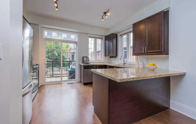 2260 Gerrard St E, Townhouse with 3 bedrooms, 3 bathrooms and 2 parking in Toronto ON | Image 4