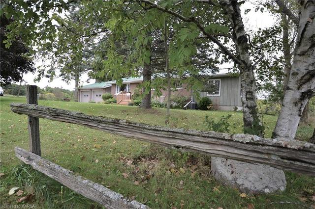 3552 Perth Road, House detached with 2 bedrooms, 1 bathrooms and 11 parking in South Frontenac ON | Image 16