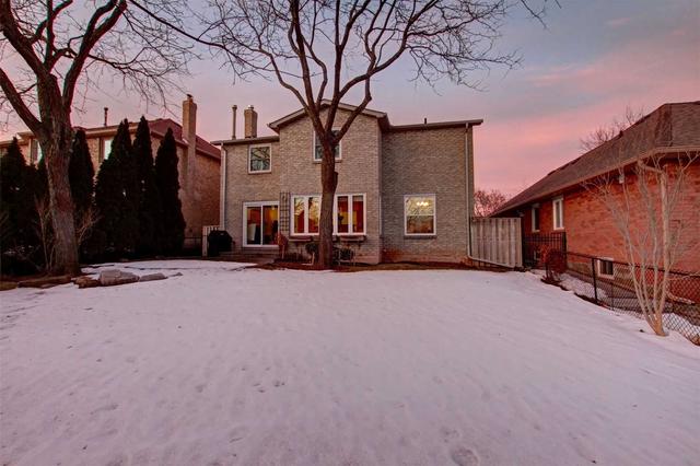 2046 Pelee Blvd, House detached with 4 bedrooms, 3 bathrooms and 4 parking in Oakville ON | Image 28